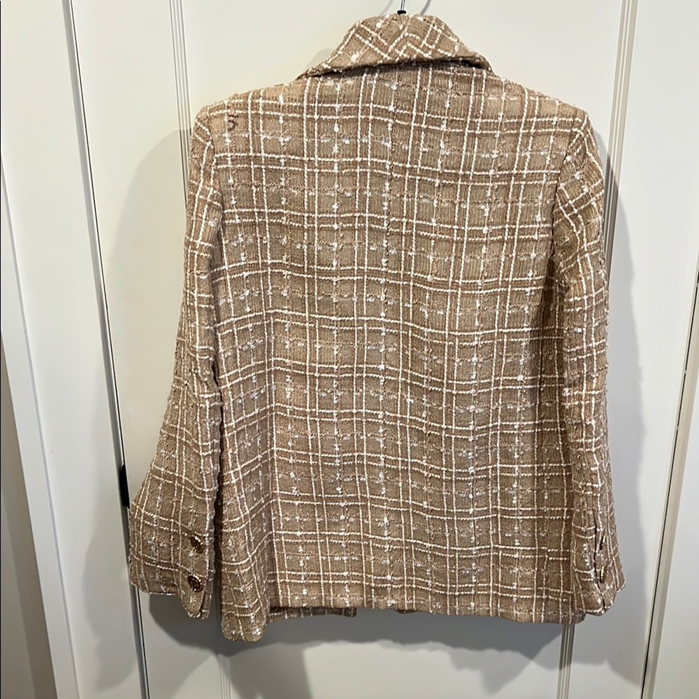 Chanel Women's Beige Checkered Blazer - Picture 7 of 9